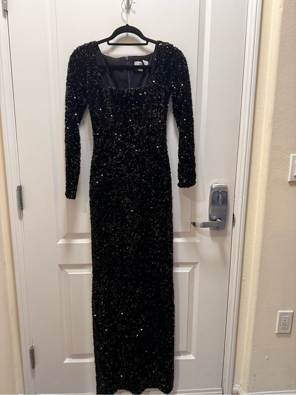 Helsi Jamie Square-Neck Sequin Velvet Column Gown in Black Size XS Preloved - Picture 5 of 7